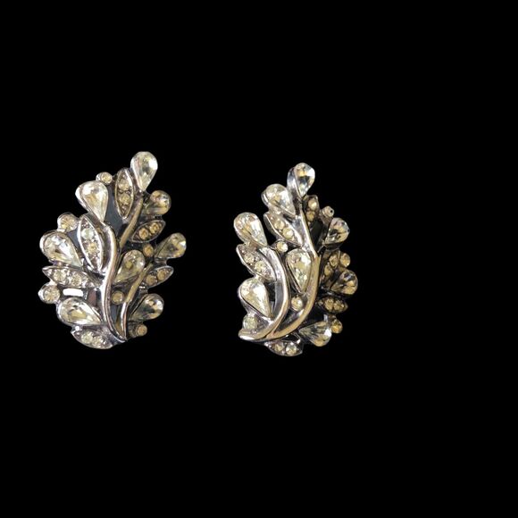 Signed Vintage Crown Trifari Silver Tone Metal Clear Rhinestone Encrusted Spray - Picture 5 of 12